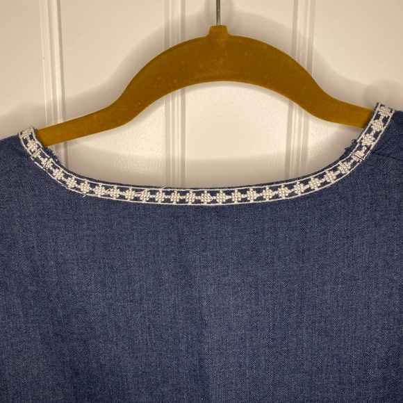 Zara trafaluc denim/blue blouse with floral embroidery - Picture 3 of 8